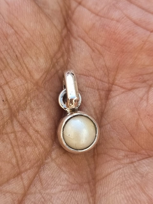 Pearl stone pendant
