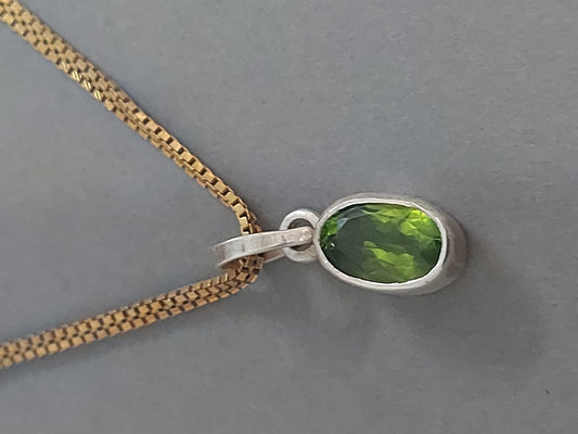 Peridot Stone Name in Hindi