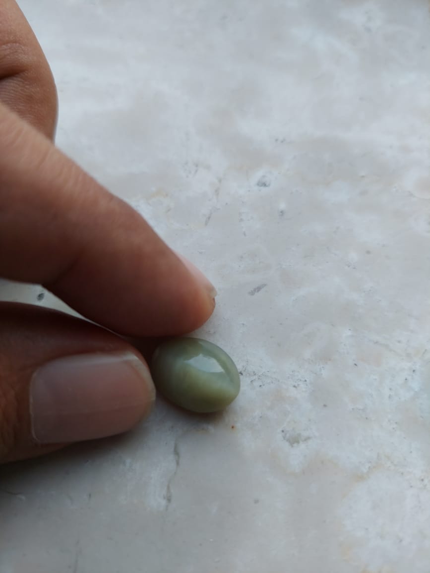 Cat's eye gemstone (lehsunia)