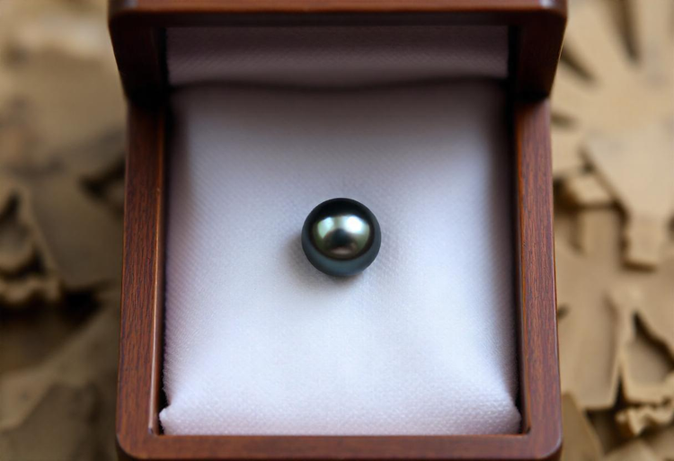 Tahitian Black pearl stone | Tahitian Pearls