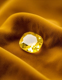 7 Ratti Yellow Topaz stone