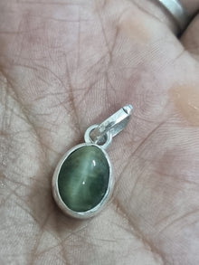 Cats eye pendant in silver