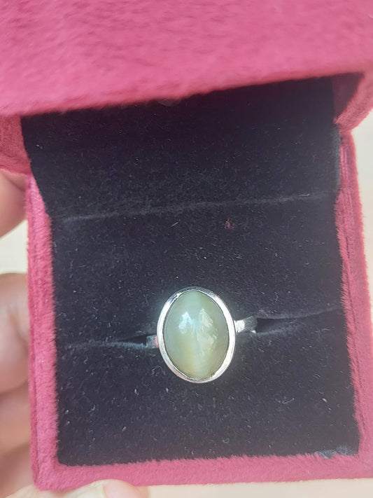 Cats eye stone ring