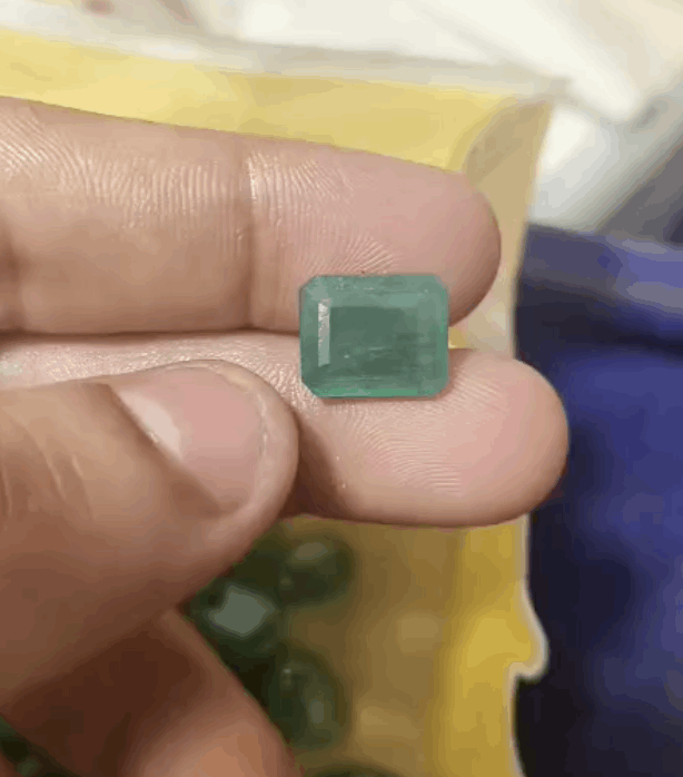 Emerald stone | Panna stone | 4.25 ratti | Zambia 