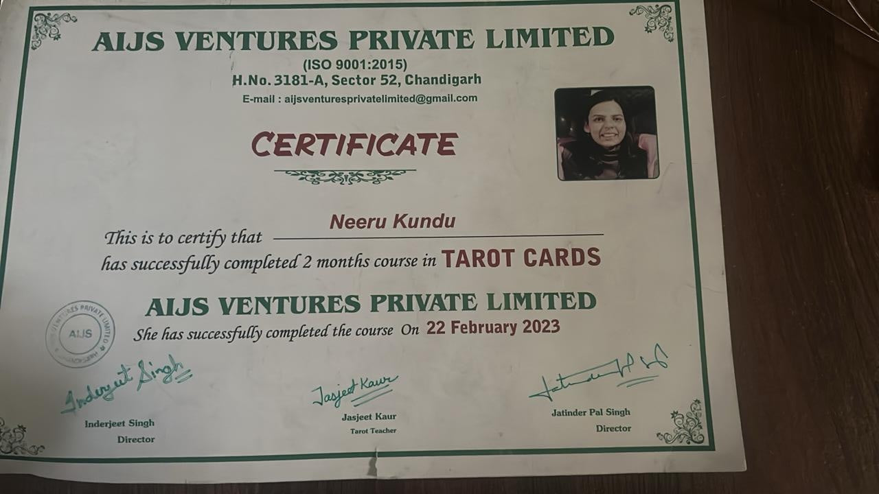 Expert Tarot Reader Neeru – New York Certificate