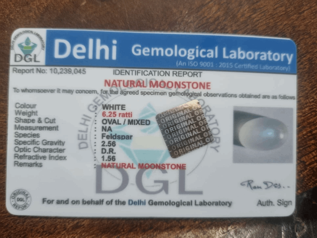 Moonstone | Chandramani stone | 6.25 ratti | Certificate