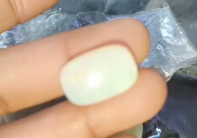 Opal stone | White Opal | Australia | 7.25 ratti 