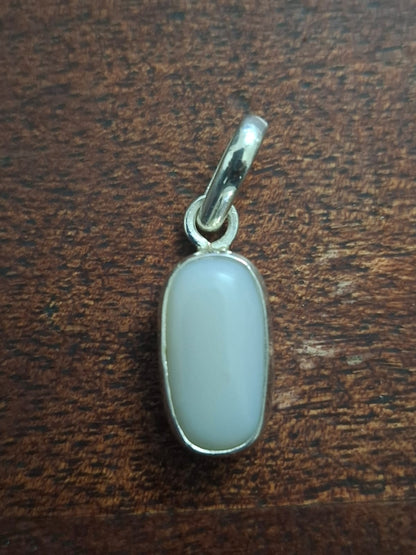 Safed Moonga pendant