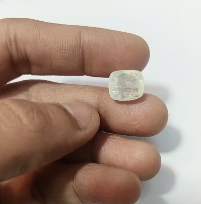 White Sapphire | Safed Pukhraj | Ceylon | 8.5 Carat | With Certificate