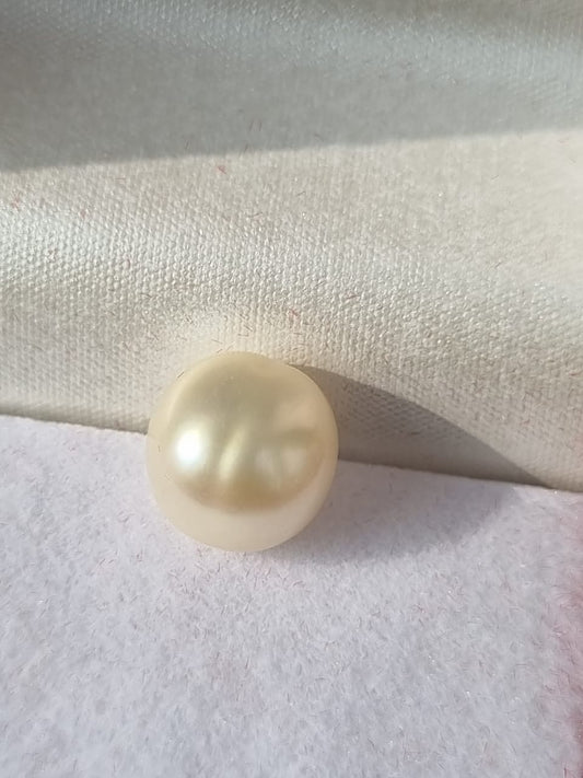 South Sea Pearl Stone - 9 Carat