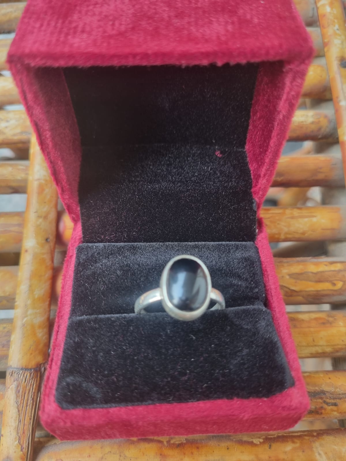 Sulemani hakik ring in a box