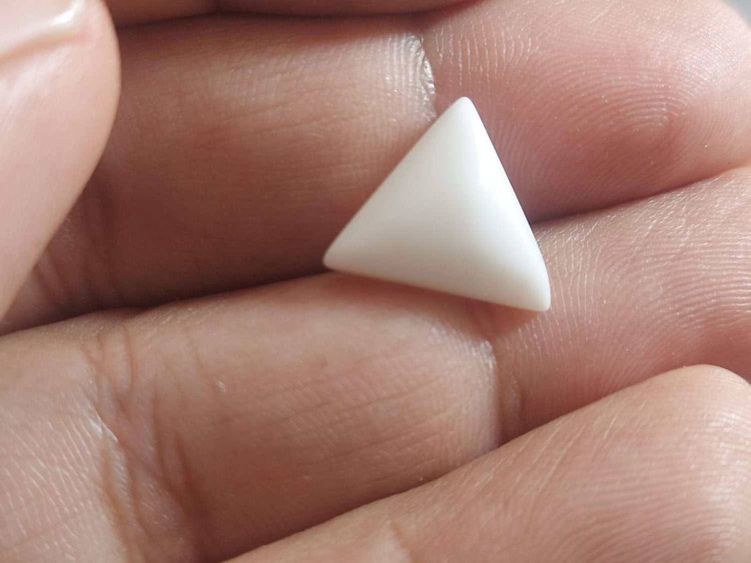 White Coral Stone | Safed Mooonga | Triangle | 6.25 ratti 