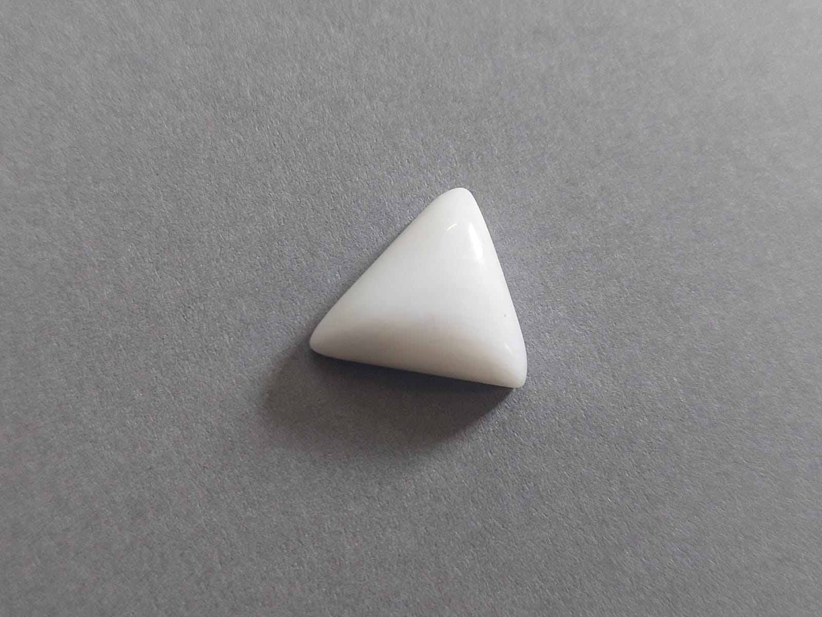 White Coral Stone Safed Mooonga Triangle Ratti With Lab