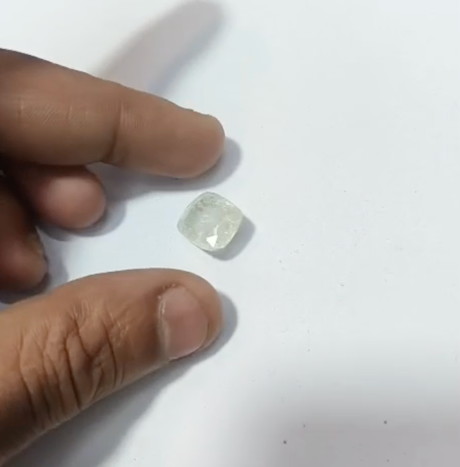 White Sapphire | Safed Pukhraj | Sri Lankan | 5 ratti 