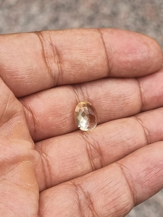 Yellow Topaz stone - 8 Carat