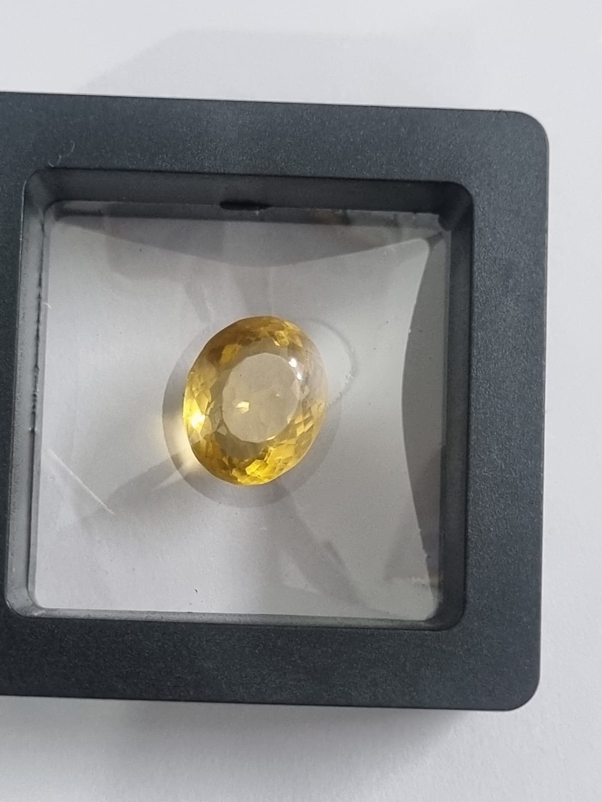 Yellow Topaz stone - 8 Carat